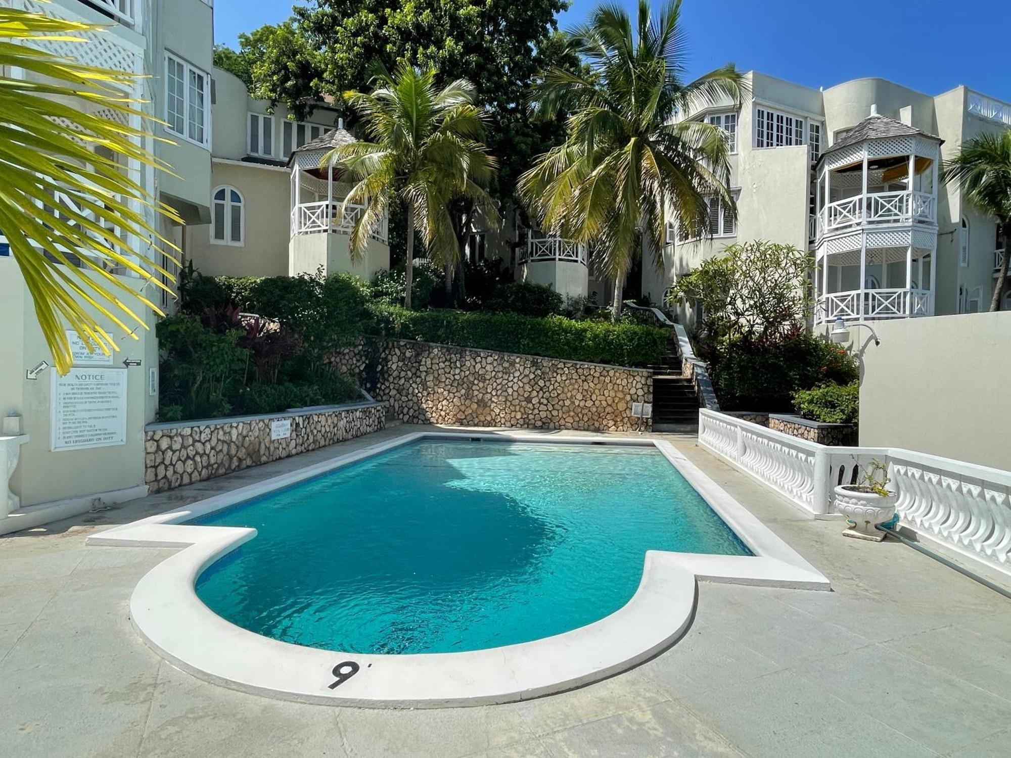 Oceanbreeze Jamaica Penthouse, 7-Minute Walk To Beach Ocho Rios Kültér fotó