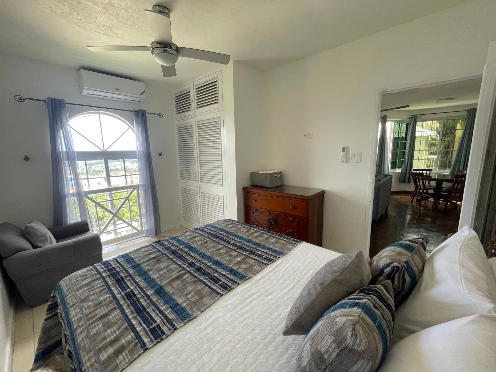 Oceanbreeze Jamaica Penthouse, 7-Minute Walk To Beach Ocho Rios Kültér fotó