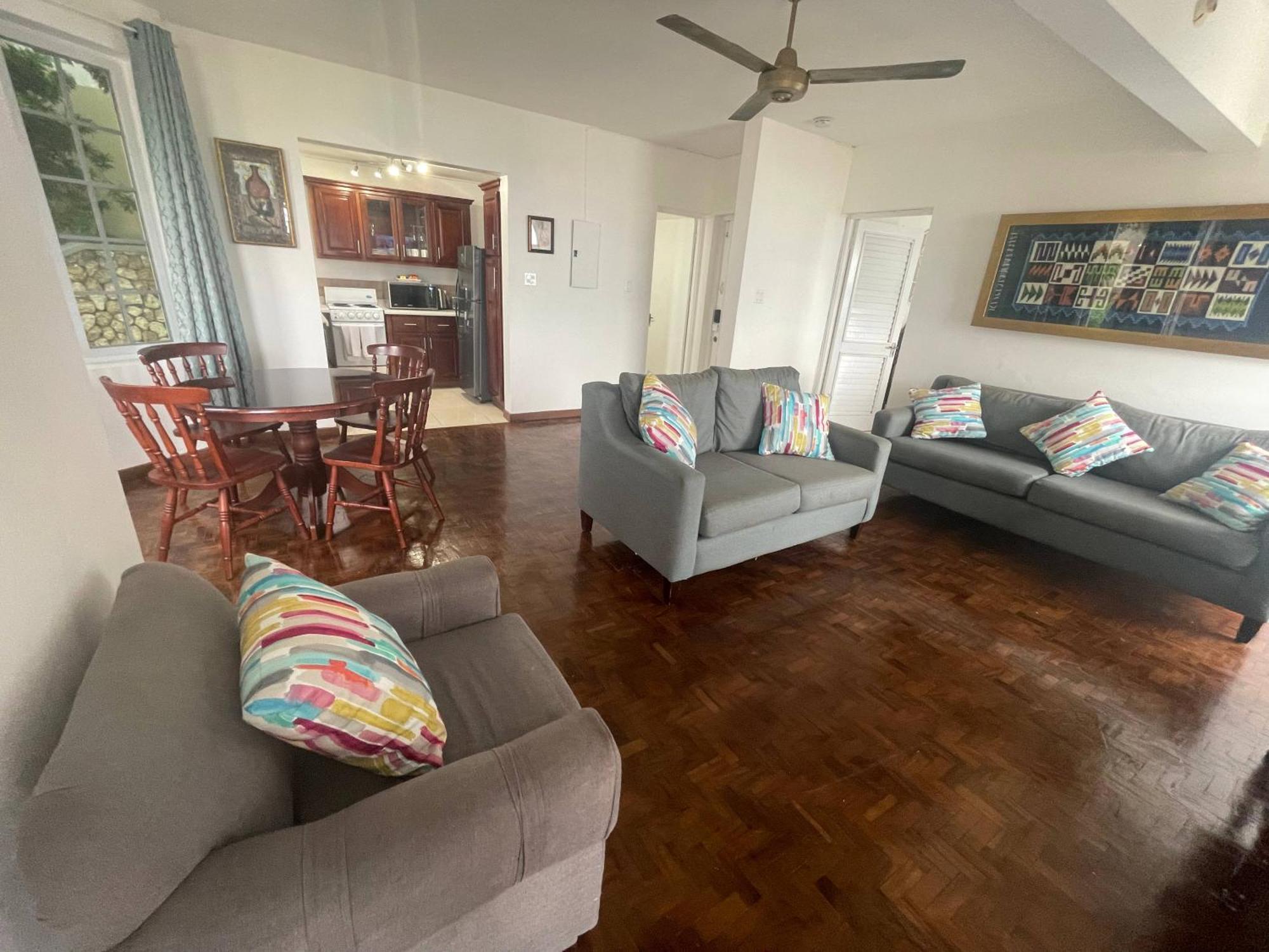 Oceanbreeze Jamaica Penthouse, 7-Minute Walk To Beach Ocho Rios Kültér fotó