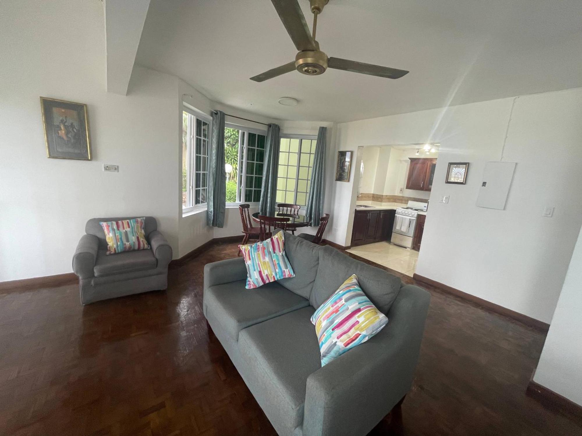 Oceanbreeze Jamaica Penthouse, 7-Minute Walk To Beach Ocho Rios Kültér fotó