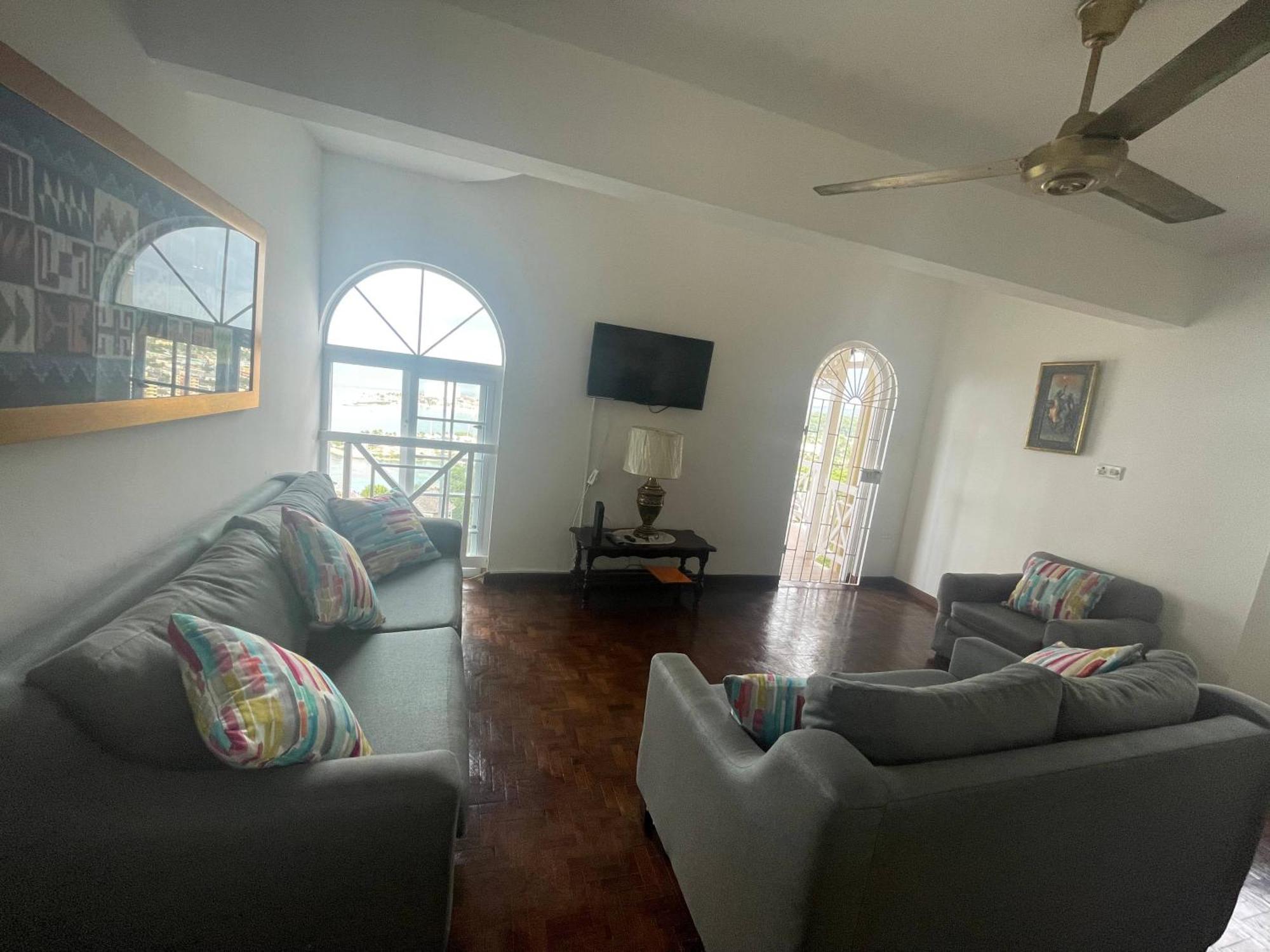 Oceanbreeze Jamaica Penthouse, 7-Minute Walk To Beach Ocho Rios Kültér fotó