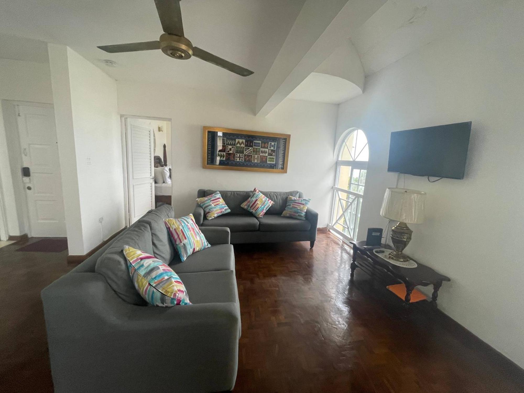 Oceanbreeze Jamaica Penthouse, 7-Minute Walk To Beach Ocho Rios Kültér fotó